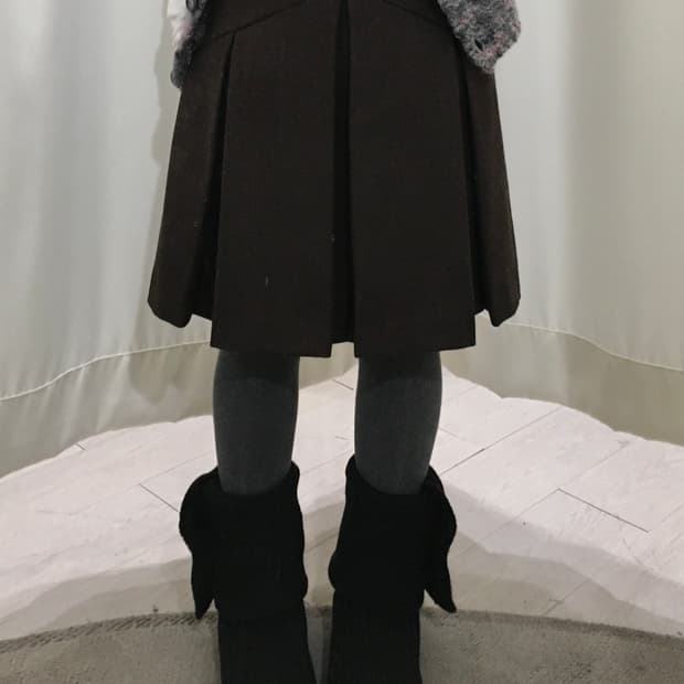 다크 브라운 울 플리츠 스커트