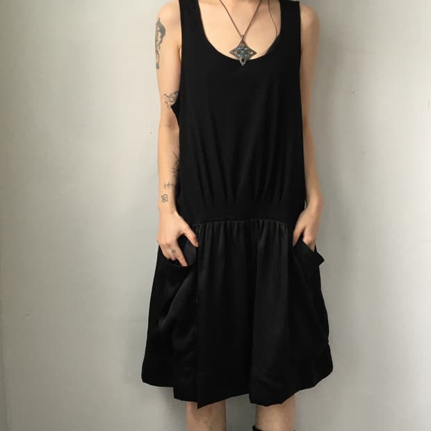 Layered point sleeveless onepiece