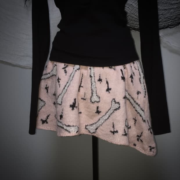 CANDY STRIPPER bone knit unbalance skirt