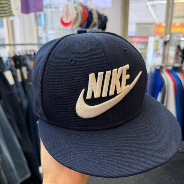 나이키 스우시 네이비 스냅백