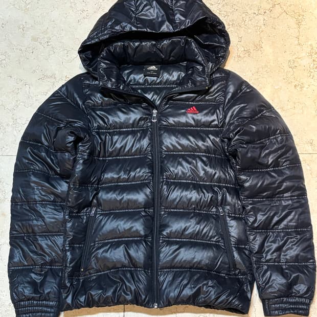 아디다스 빈티지 검빨 딱붙핏 경량패딩