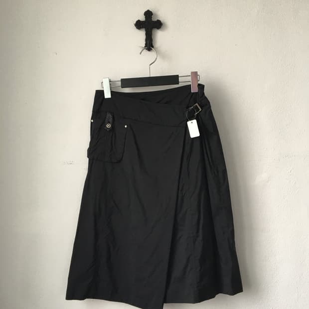 Belted wrap glossy skirt