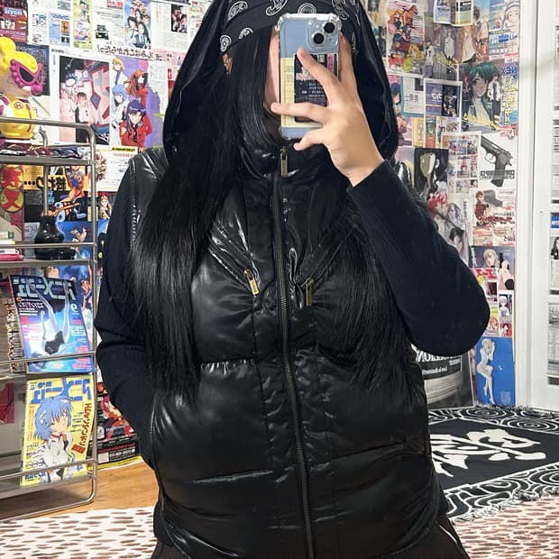 코데즈컴바인 절개 라인 유광 후드 패딩 베스트