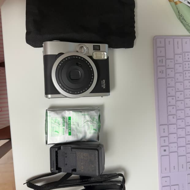 인스탁스 미니 90 + 파우치 + 충전기 + 스트랩 + 필름 13장