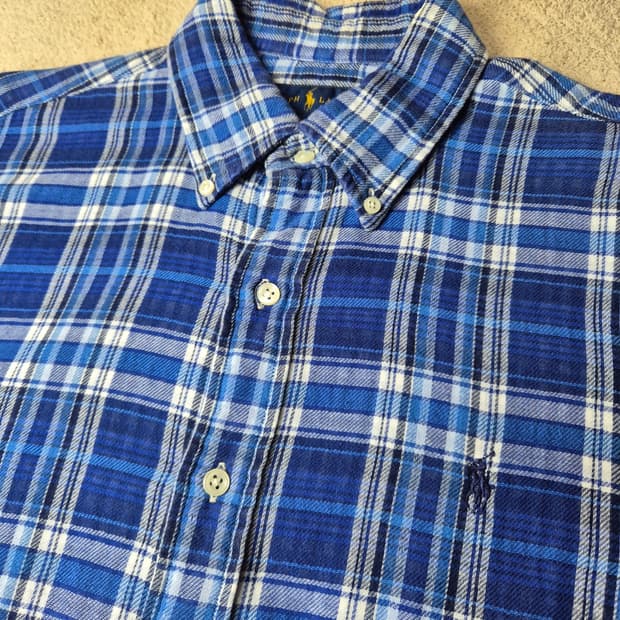 폴로 체크셔츠.