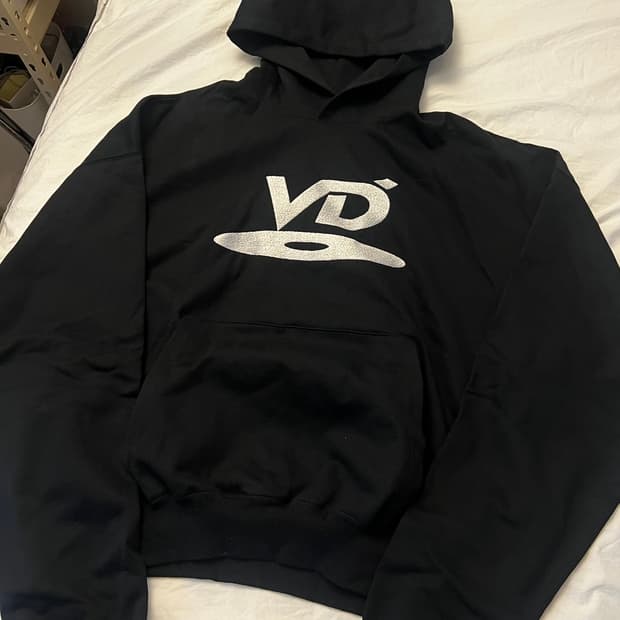 vuja de / 뷰자 데 로고 후드티 / free