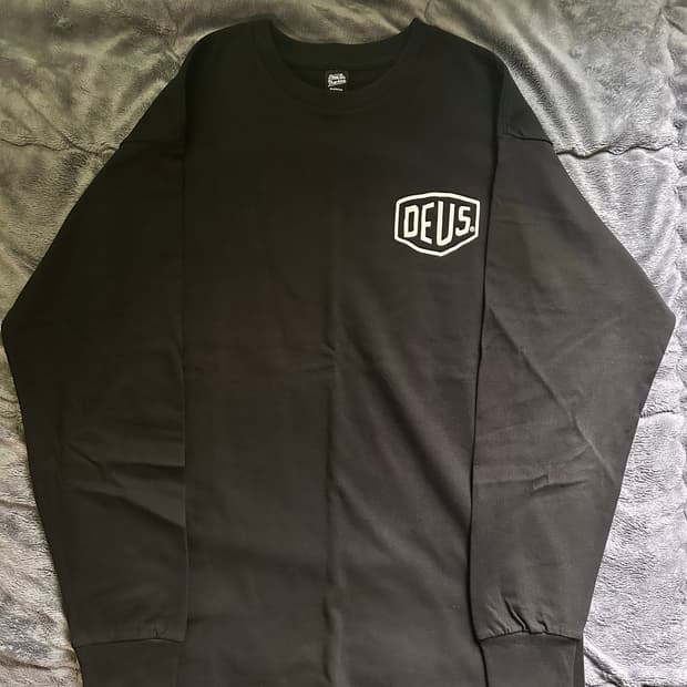 데우스 롱슬리브 블랙