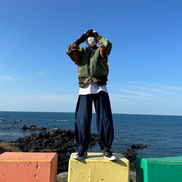 앤더스벨 x 아식스 콘트라스트 퀄팅 봄버 자켓 (카키)