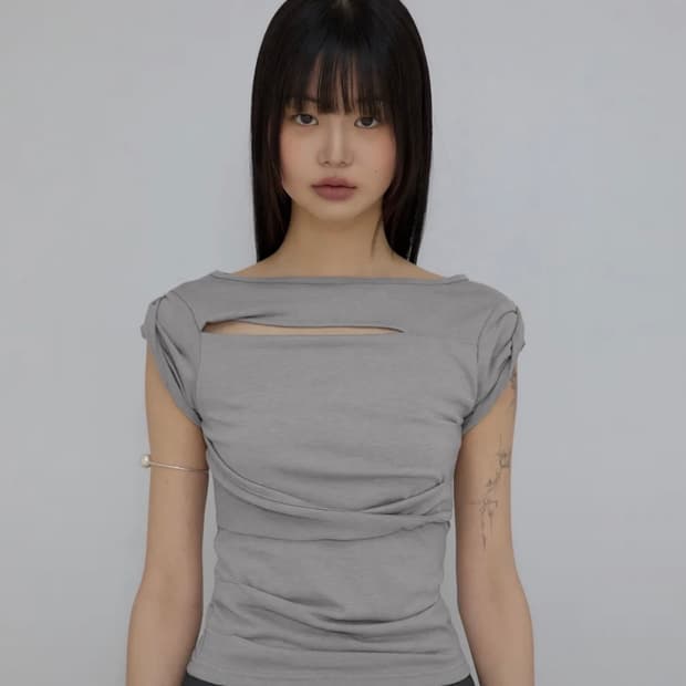 플레어업 Asymmetrical Draped Roll-Up Tshirt