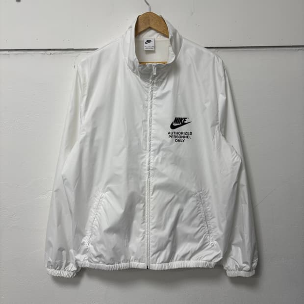 나이키 화이트 빅스우시 바람막이