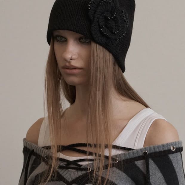 셋업이엑스이 코사지 블랙 비니