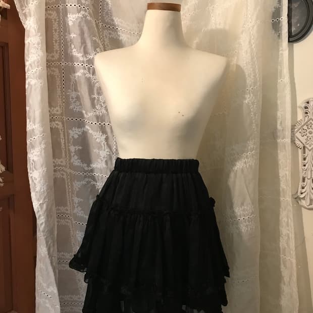 엑시즈팜 블랙 러플 스커트