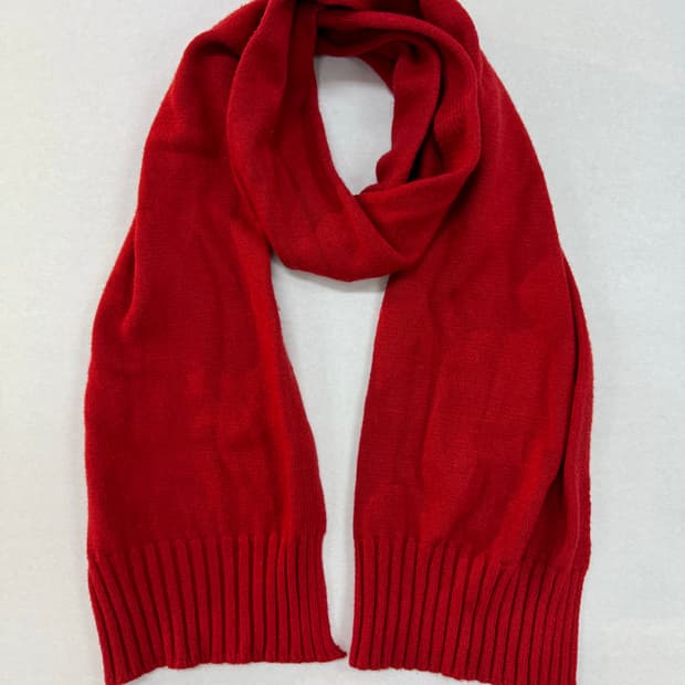 Red knit muffler