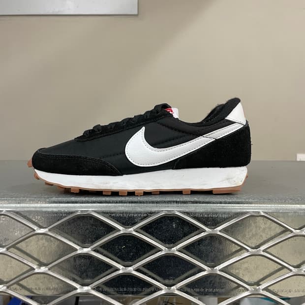 나이키 데이브레이크 블랙 화이트 230