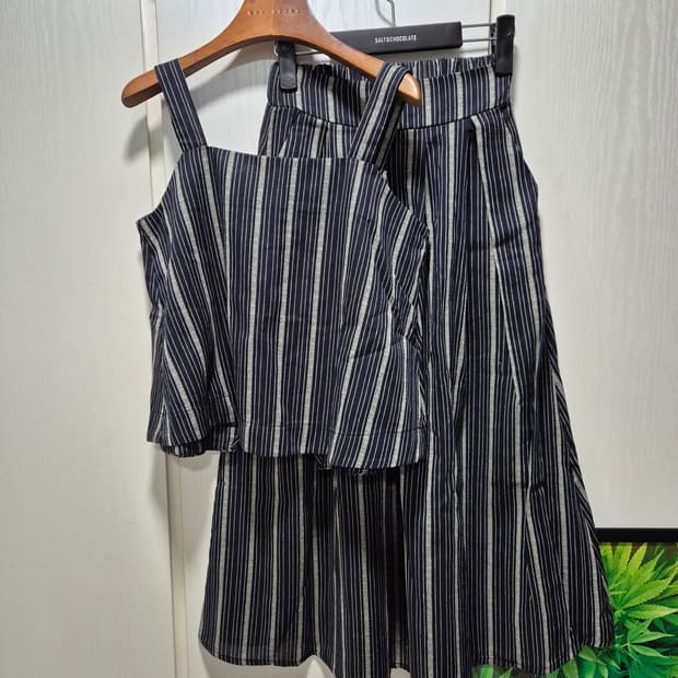 (세일)(새상품)스트라이프 끈나시 스커트 투피스 세트