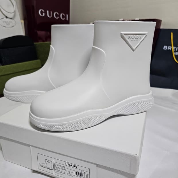 (새상품)프라다 레인부츠 프라다스니커즈팝니다