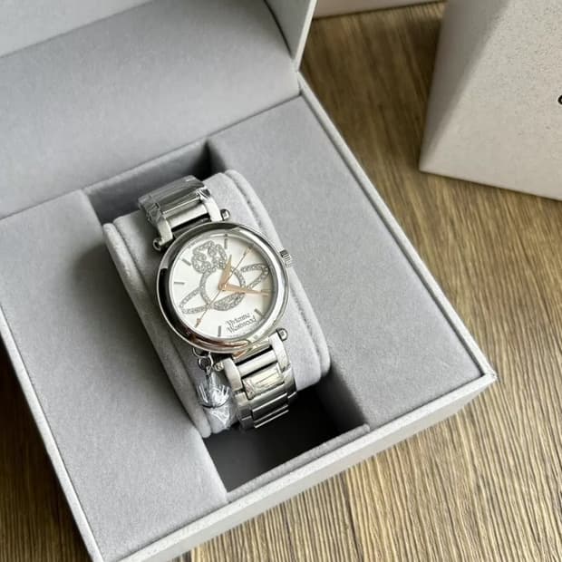 비비안 웨스트우드 스톤 오브 시계입니다