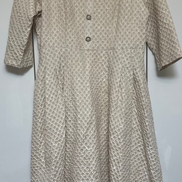 치크라인아이보리 진주 버튼 플레어 고퀄원피스