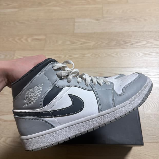 조던1 라이트 스모크 그레이 앤트러사이트 (270)