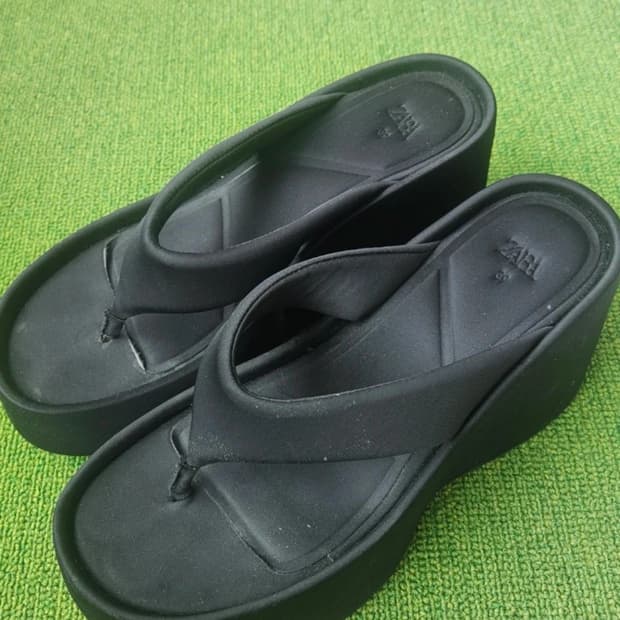 Zara 플랫폼 통굽 쪼리 샌들 39사이즈