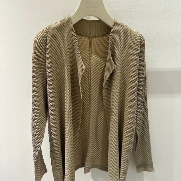 이세이미야케 롬버스 애쉬베이지 가디건 치마셋트