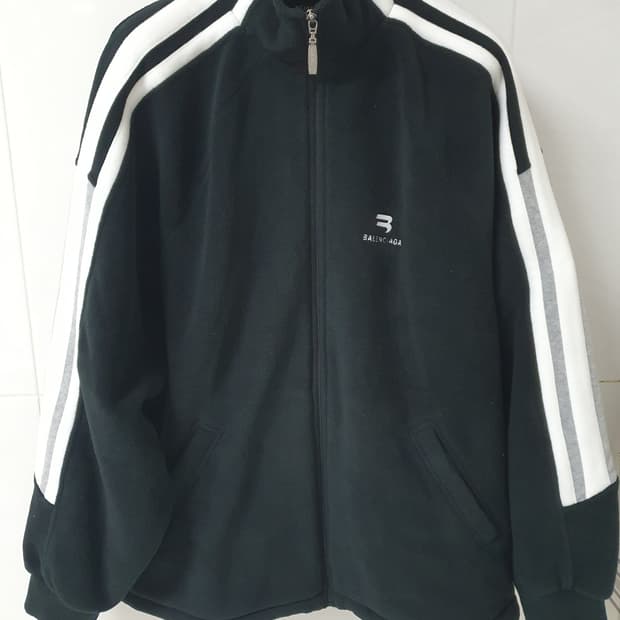 발렌시아가 스포티 b 후리스 자켓