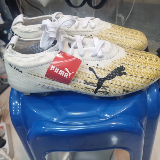 푸마 울트라 축구화 270mm 새제품