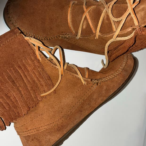 미네통카 스웨이드 프린지 부츠 230