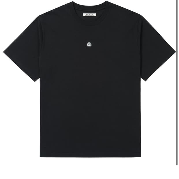 코이세이오 SYMBOL LOGO REGULAR T-SHIRT BLACK