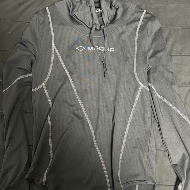 미스치프 드레이프 터틀넥 탑 블랙