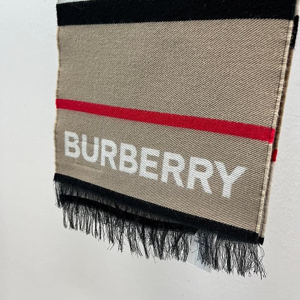 버버리 신형 코튼 숏 머플러 