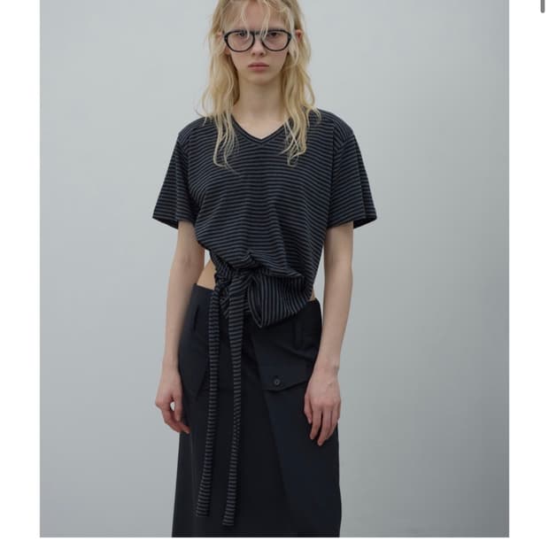 LCDC tm BACK SLIT V-NECK TOP (DARK GREY)