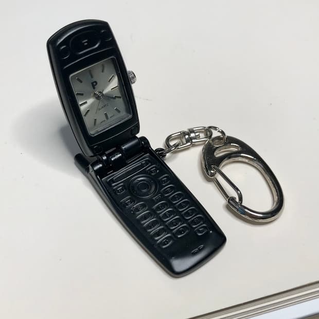 빈티지 폴더폰 무광 블랙 시계 키링 핸드폰 열쇠고리 y2k