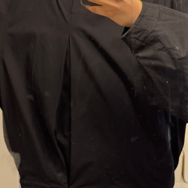 송지오 티셔츠? 자켓? 셔츠? 그 사이 어딘가 있는 특이한 윗도리