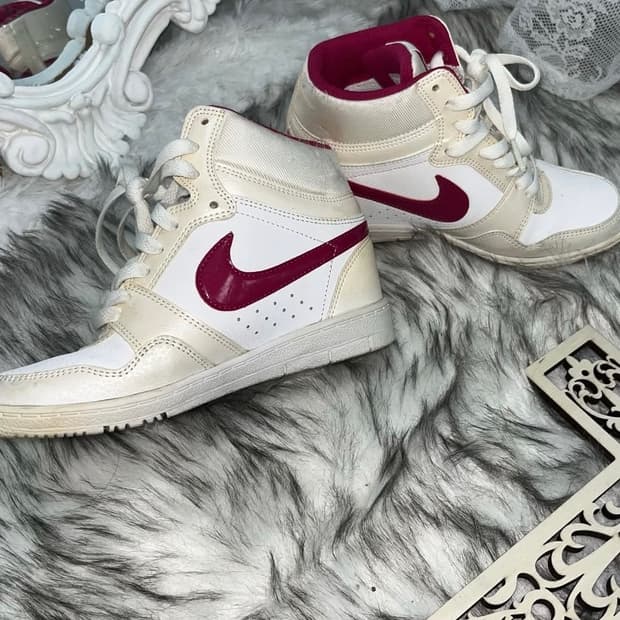 Nike 웨지힐 스니커즈