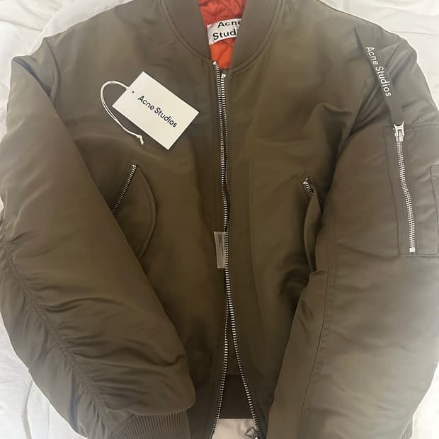 아크네 마키오 봄버 사파리 그린 44