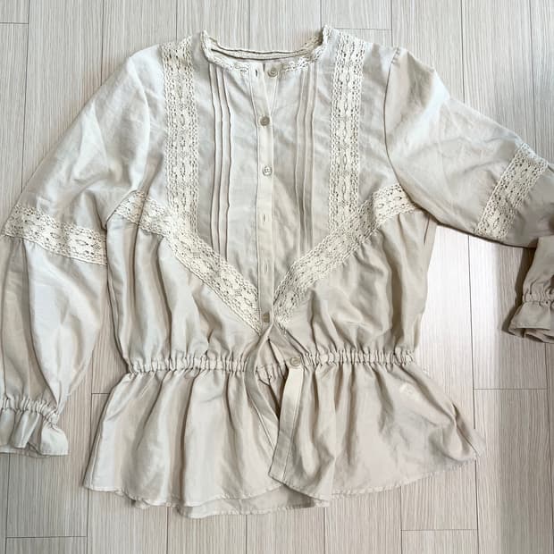 로리즈팜 베이지 레이스 긴팔 블라우스 모리걸