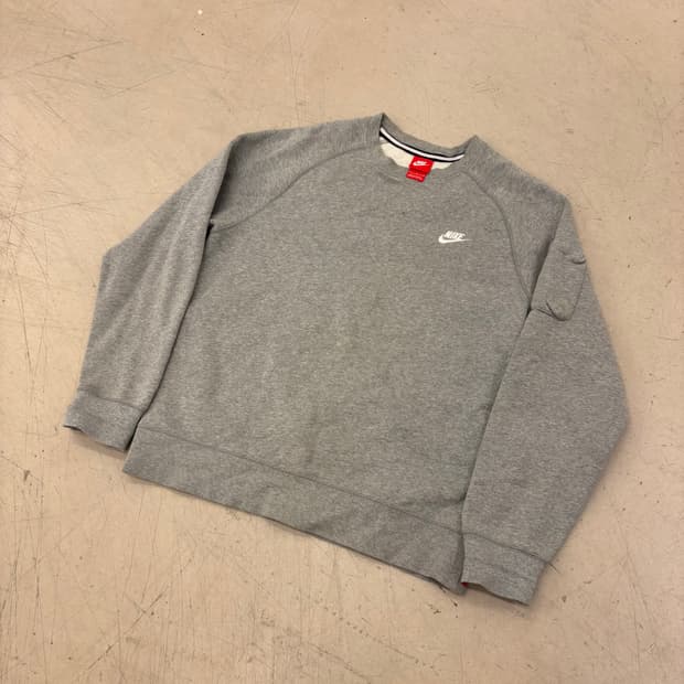 나이키 스몰로고 그레이 맨투맨