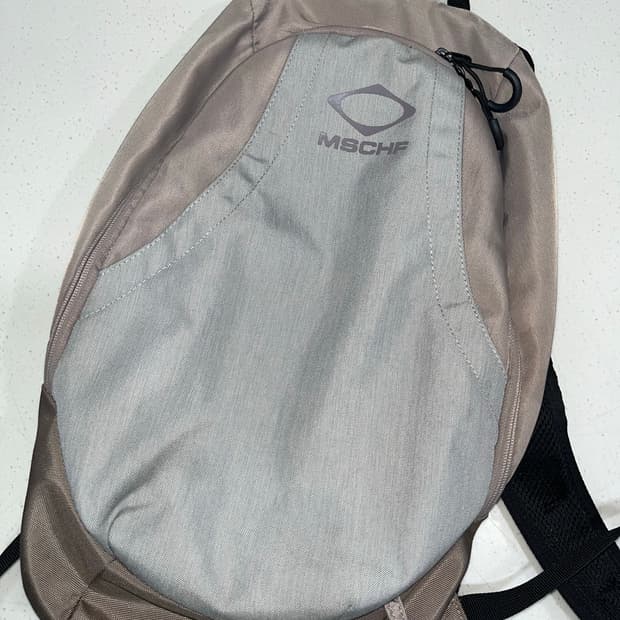 미스치프 롬버스 백팩 핑크 그레이