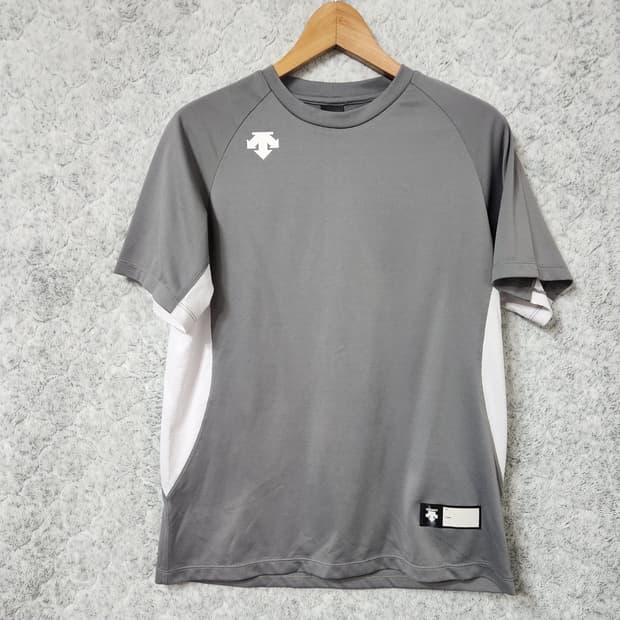 240A [100] 데상트 기능성 반팔 티셔츠