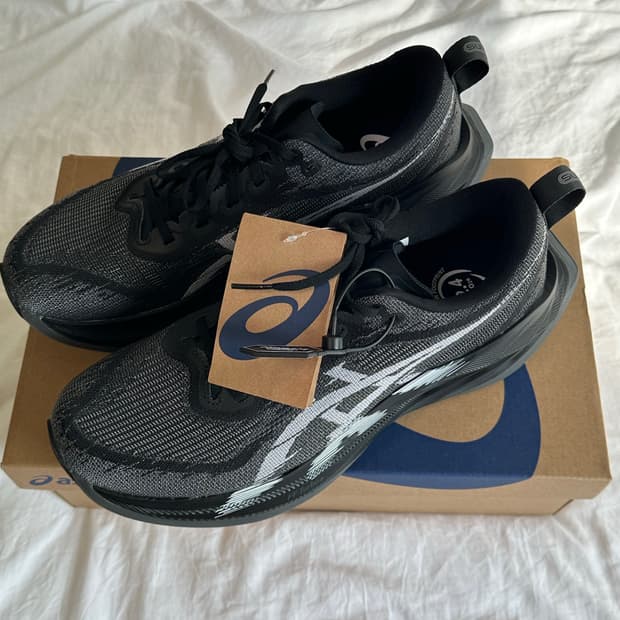 [275]아식스 슈퍼블라스트2 블랙/화이트 새상품