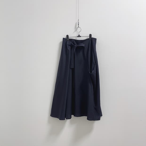 코스 네이비 울 랩 스커트