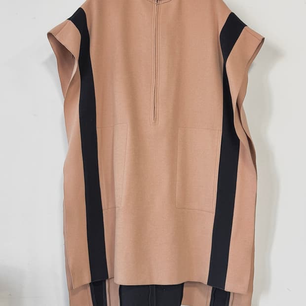 세드릭샬리에 배색 오버 케이프 코트