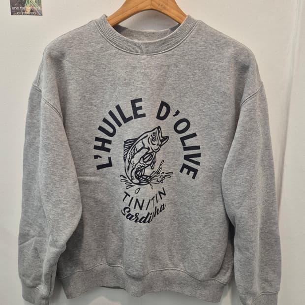 스튜디오 톰보이 맨투맨 티셔츠입니다
사이즈  실측  가슴단면 57   총