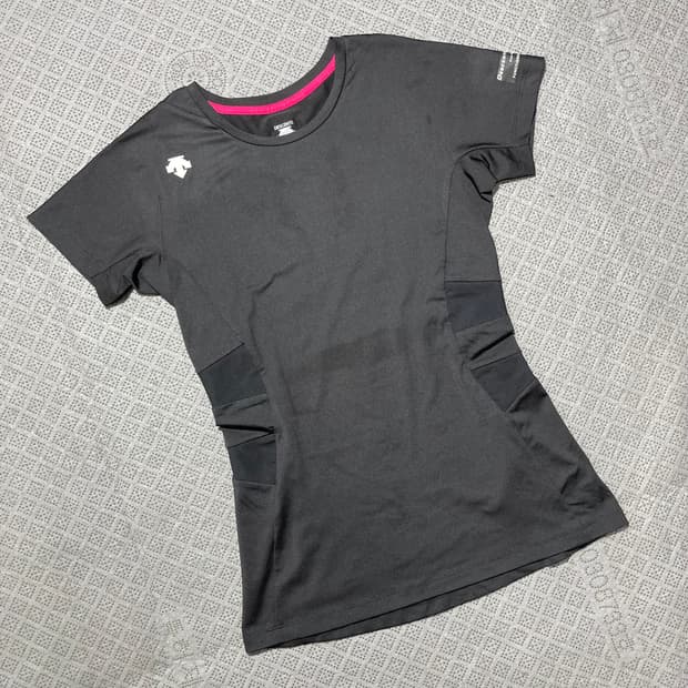 데상트 여성용 기능성 반팔(85)