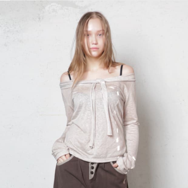 마리나무드 소프트 오프숄더 티셔츠 베이지 FREE