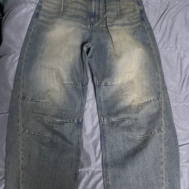 999휴머니티 AV 플리츠 데님 팬츠