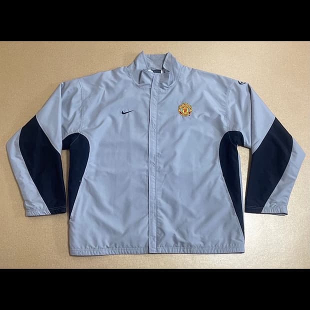 나이키 맨유 바람막이 판매합니다