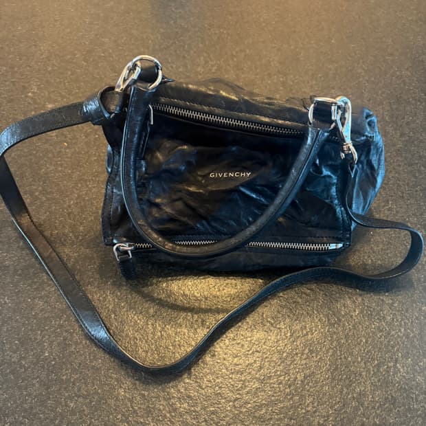 지방시 판도라백