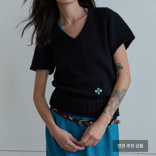 HERETIC : BUTTON V-NECK KNIT / black